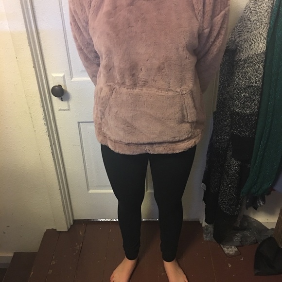 Fuzzy pullover - Picture 3 of 4